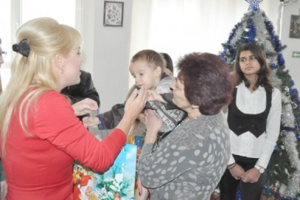 Manuela Mitrea, ajutorul lui Moş Crăciun pentru copiii din centrele Aluniş şi Antonio